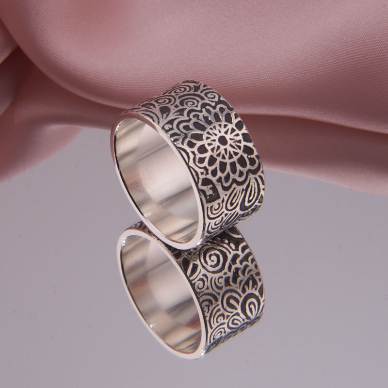 Breiter Ring mit Ornament geschwärzt